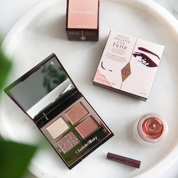 Photo of a makeup set